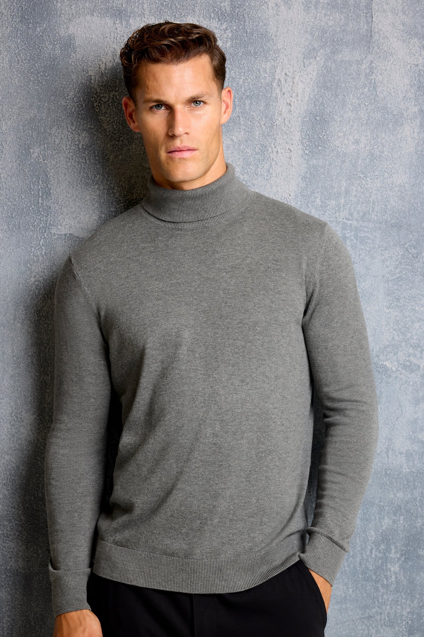 URBAN TURTLENECK SWEATER