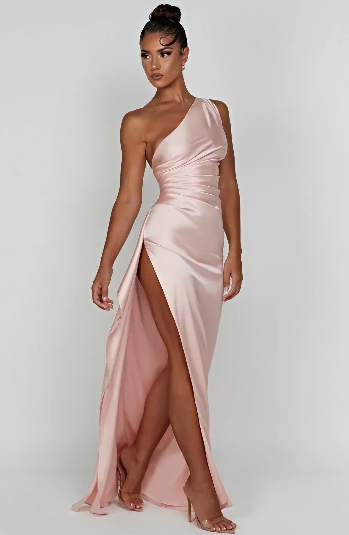 Elara - Luxe Satijnen One-Shoulder Splitjurk