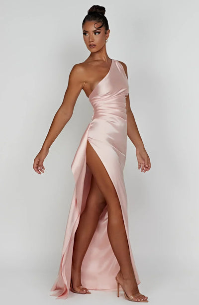 Elara - Luxe Satijnen One-Shoulder Splitjurk